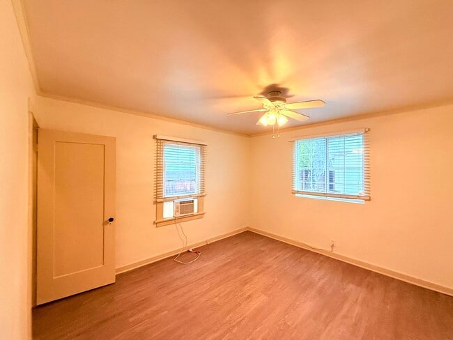 Building Photo - 614-614 N Poinsettia Pl