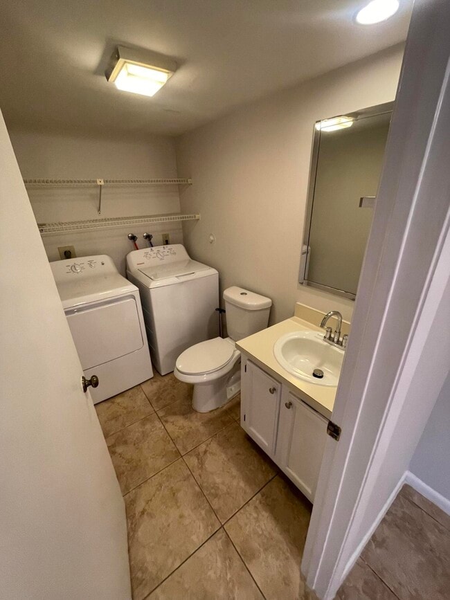 Building Photo - 5602 SE Windsong Ln