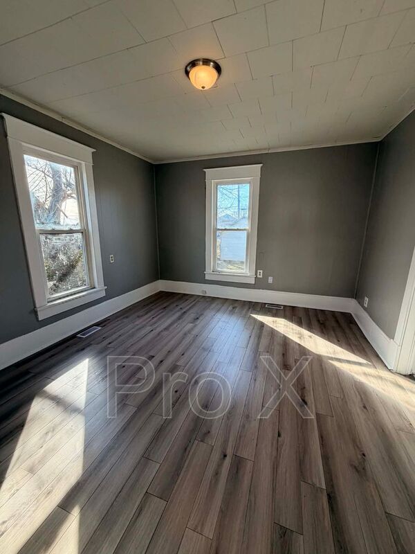 Building Photo - 2116 S Moffet Ave