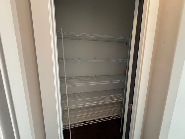 Building Photo - Available to Show