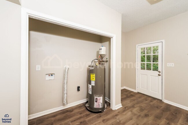 Building Photo - Beautiful 3 Bed 2 Bath Home in Hoover - Ju...
