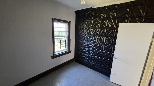 Building Photo - October Move in Special: Security Deposit only $500