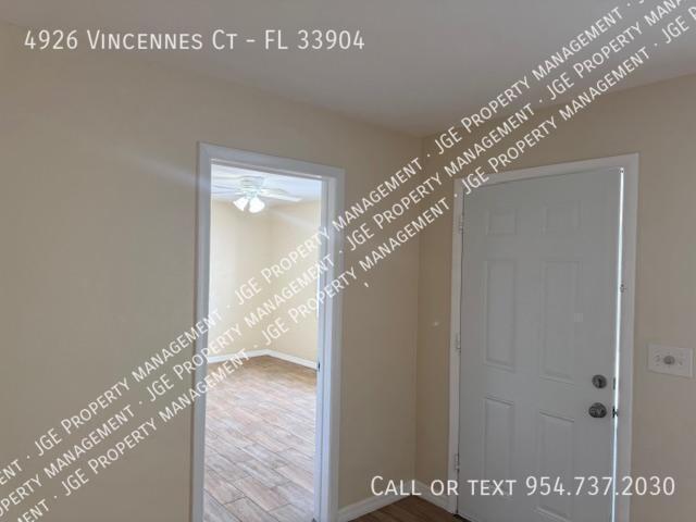 Building Photo - 4926 Vincennes Ct