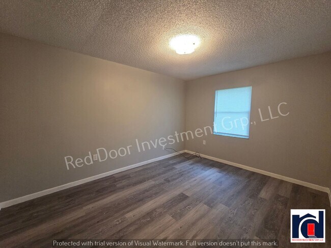 Building Photo - 3831 NE 41st St