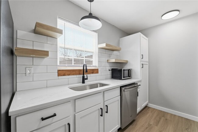 Building Photo - 2402 SE Jayel Terrace