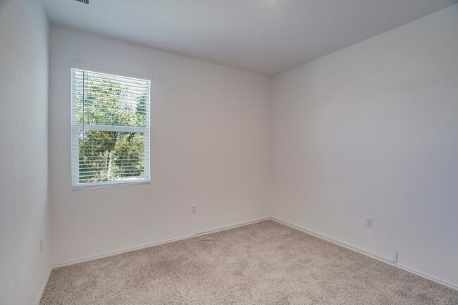 Building Photo - 1109 Winnie Dr