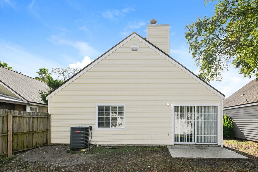 Building Photo - 7737 Manassas Ct E