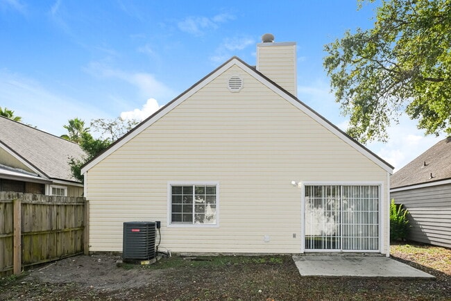 Building Photo - 7737 Manassas Ct E