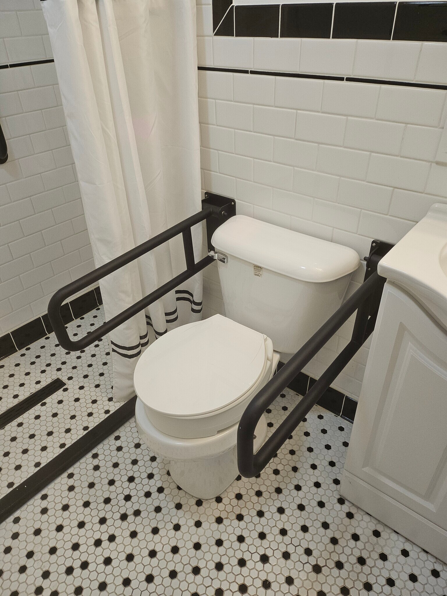 Bathroom - 2974 S Loomis St
