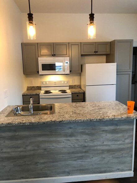 Building Photo - 211 W Mill St