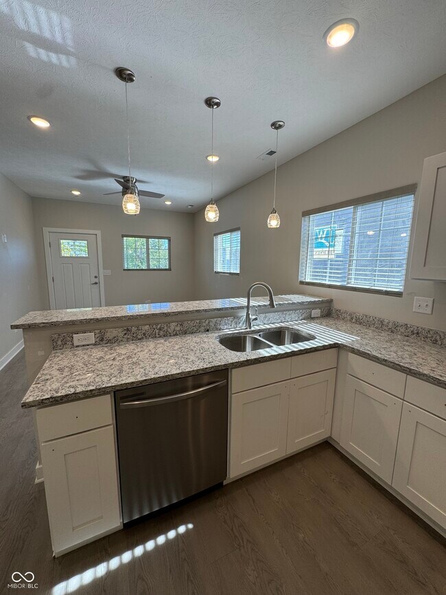 Building Photo - 227 N Hamilton Ave