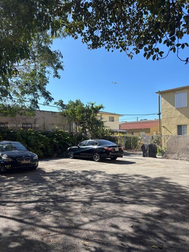 Building Photo - 1320 SW 6th St