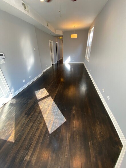 Building Photo - 1646 W Olive Ave