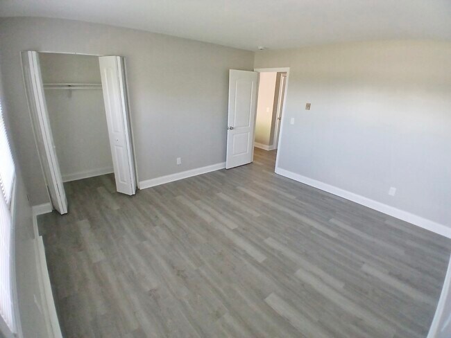 Building Photo - 746 Oakton Rd