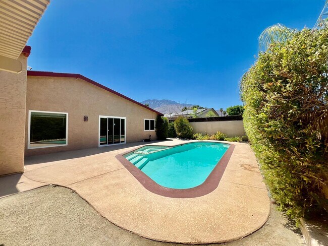 Building Photo - AVAILABLE NOW! 3 Bedroom 2 Bathroom POOL H...