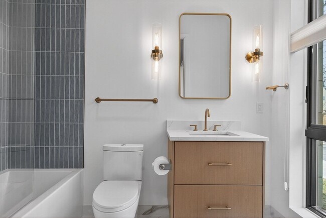 Building Photo - 1114 Beacon St