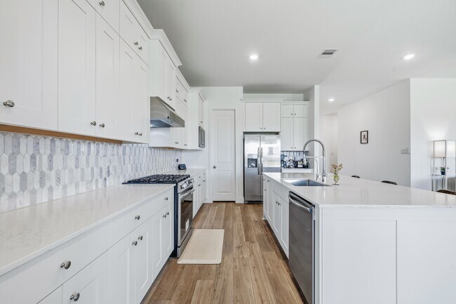 Building Photo - 31051 Sun Vly Dr