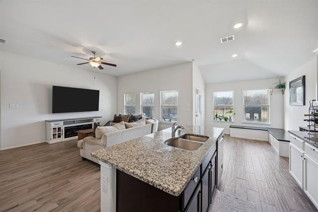 Building Photo - 1380 Acmite Ave