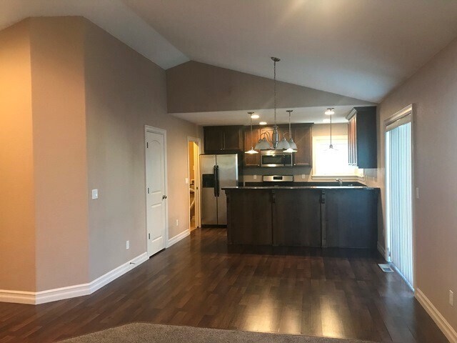 Building Photo - 3Bd/2Ba Single Story House - Available to View!