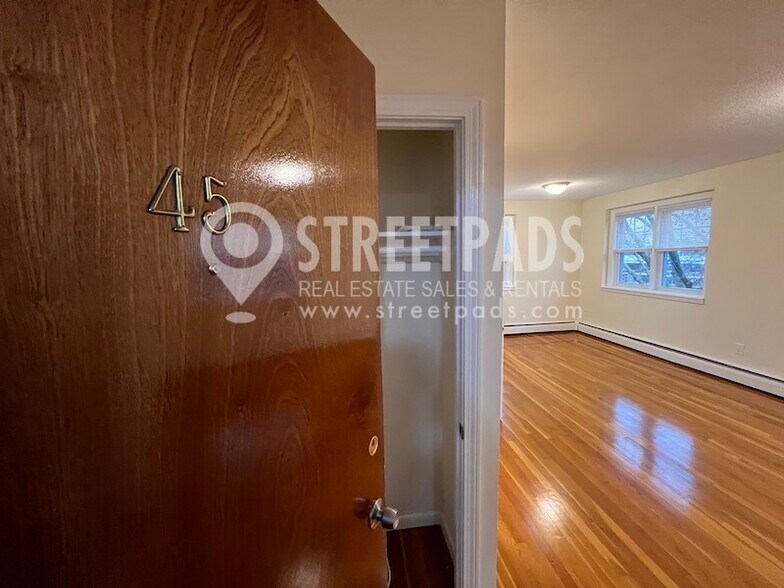 Building Photo - 2018 Commonwealth Avenue