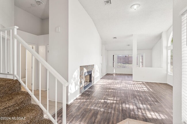 Building Photo - 7209 S Avenida Del Nopal