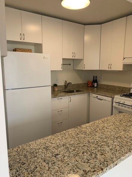 New and very usable kitchen space - 1260 21st St NW