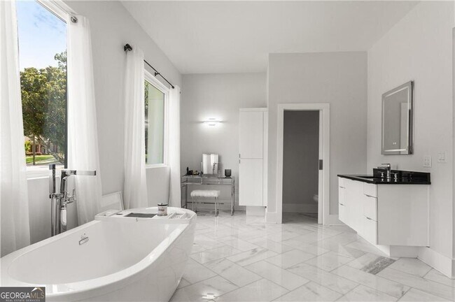 Building Photo - 1756 N Akin Dr NE