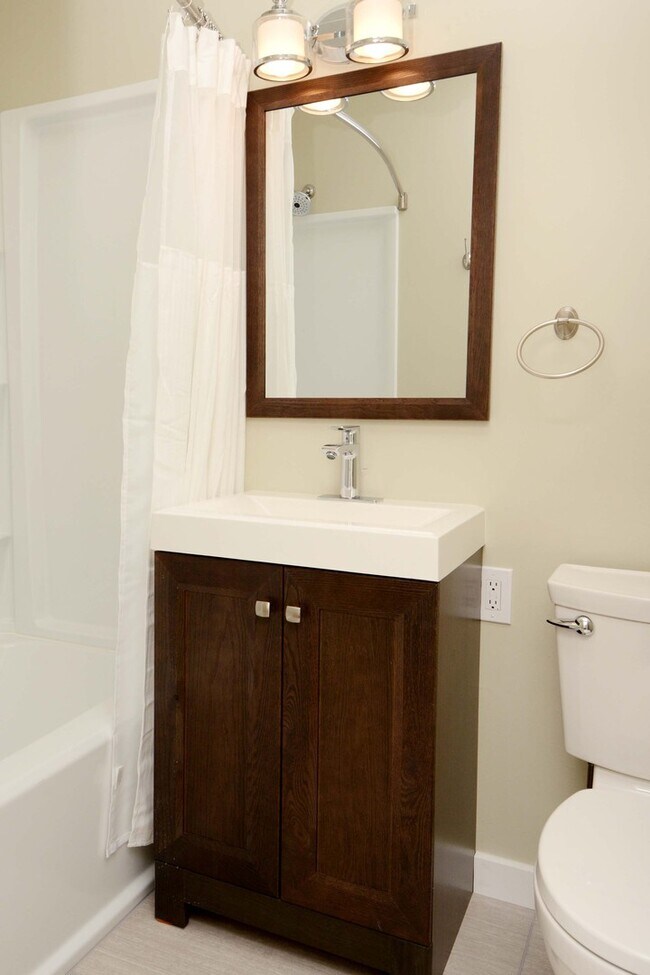 Building Photo - South Lake Union / Queen Anne Condo at The...