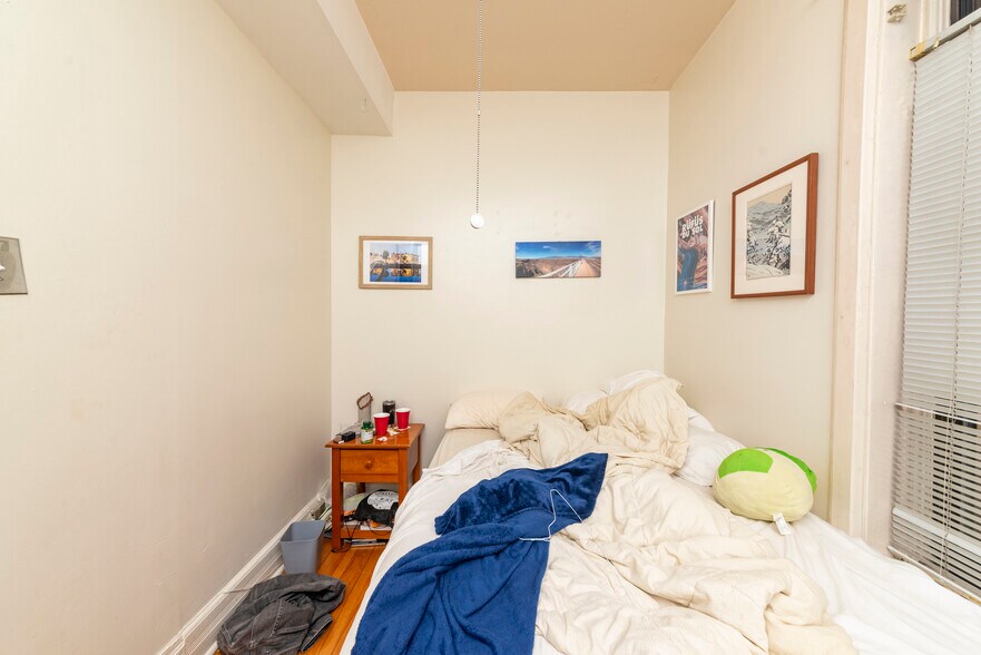 Building Photo - 1944 N Bissell St