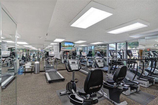 Building Photo - 3500 Mystic Pointe Dr