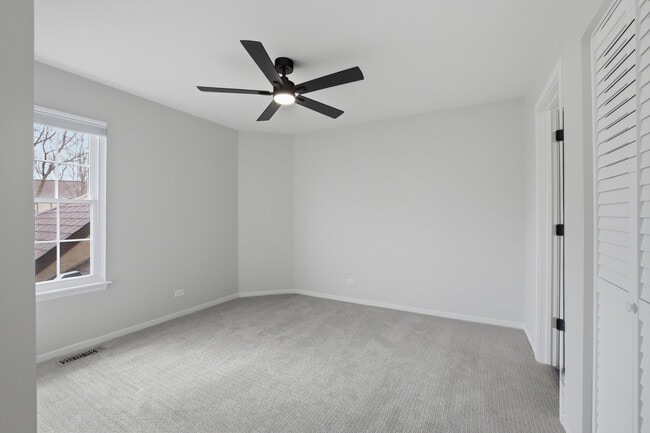 Building Photo - 1941 Quaker Hollow Ln