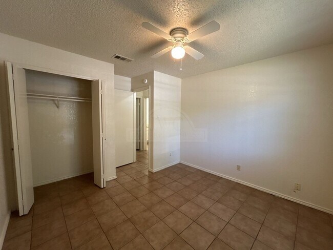 Building Photo - 3806 London Ln