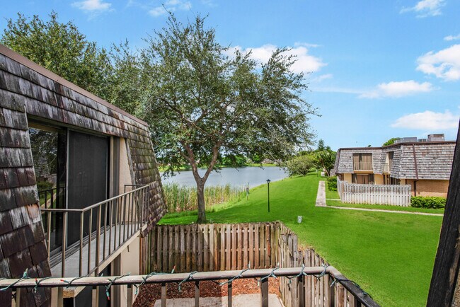 Building Photo - 388 Lake Arbor Dr