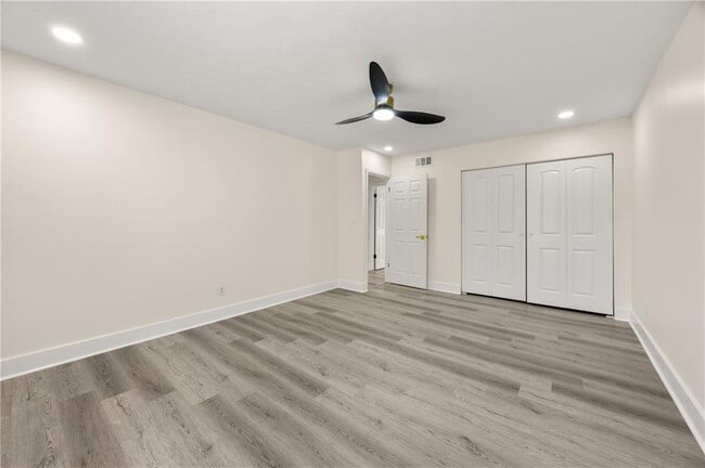 Building Photo - 3298 Abbeywood Dr