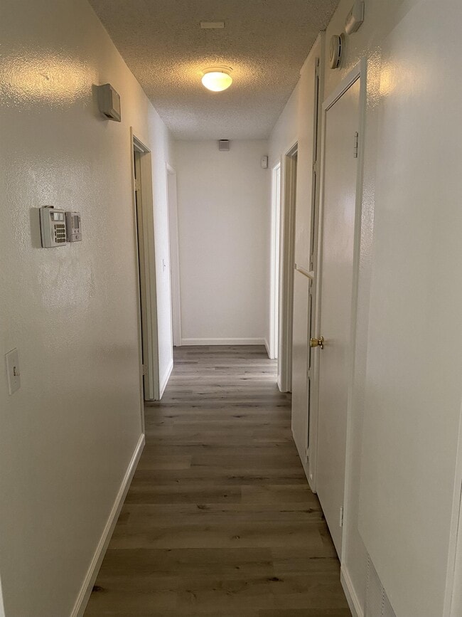 Building Photo - 2929 S Cedar Ridge Pl