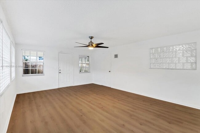 Building Photo - 4090 SW 69th Ave