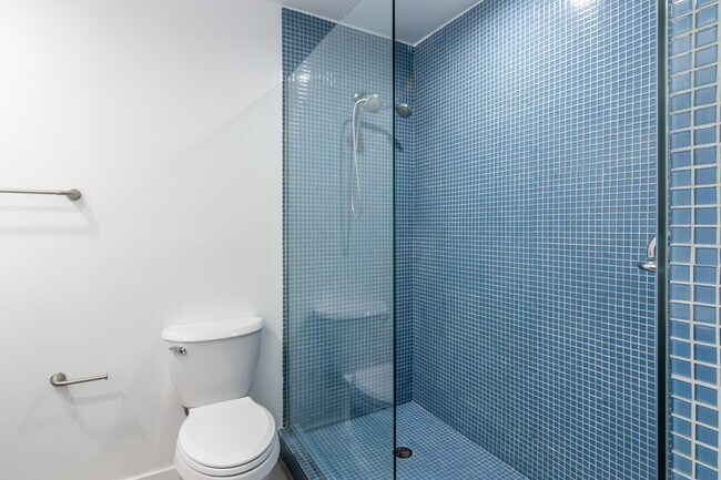 Building Photo - Remodeled 2 BEDROOM/2 BATH in the Heart of...