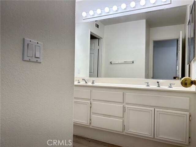 Building Photo - 10 Via Onza