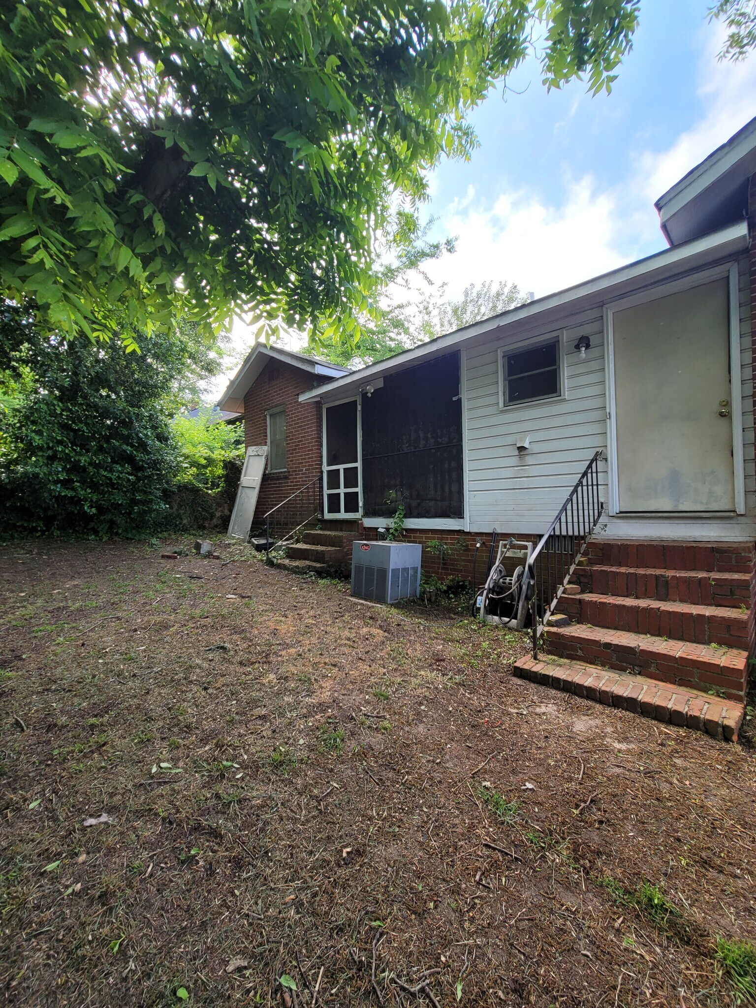 Building Photo - 2483 Beech Ave