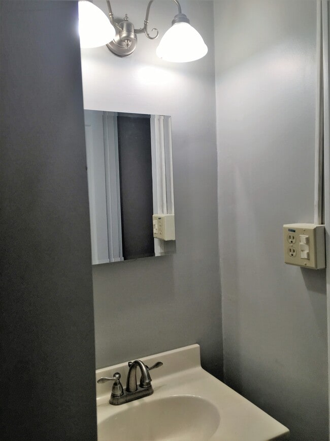 Bathroom - 330 College Ave