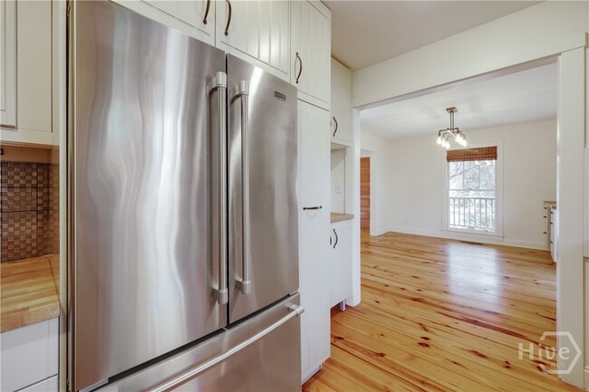 Building Photo - 145 Hendrix Ave