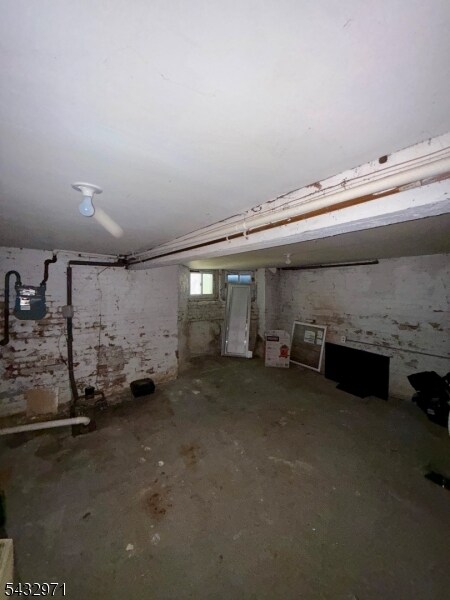 Building Photo - 1084 Sanford Ave