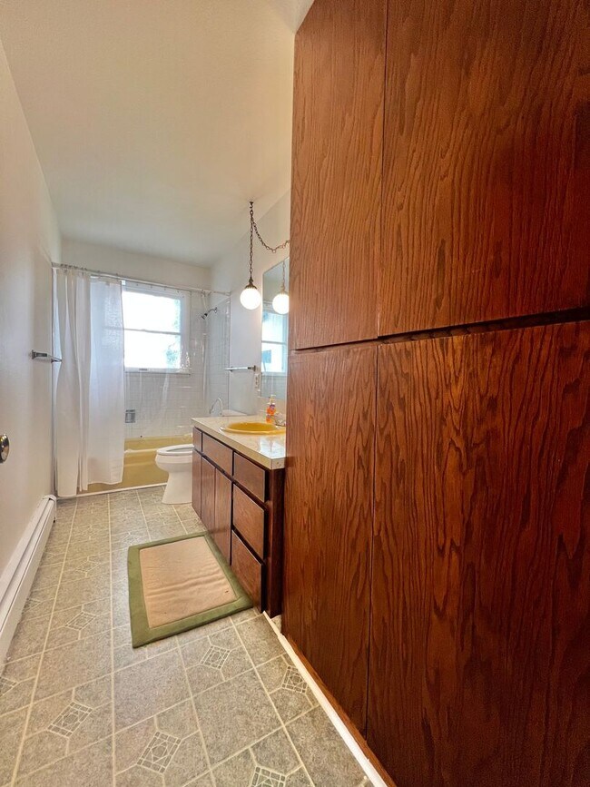 Building Photo - Peaceful Country Living | Mountain Views + Spacious 2 Bed Retreat