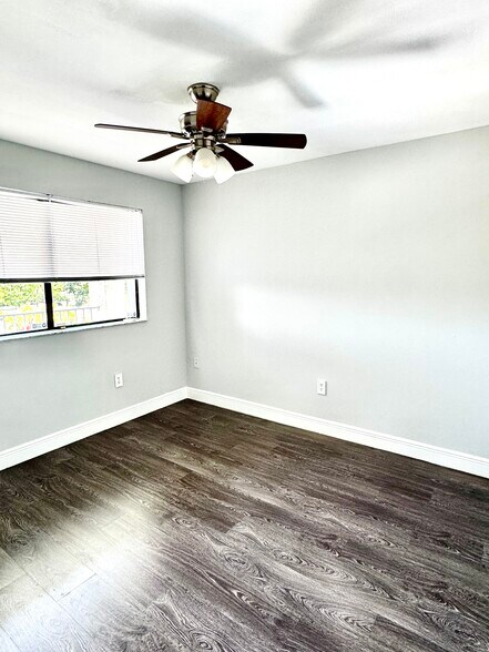 Building Photo - 2334 S Cypress Bend Dr