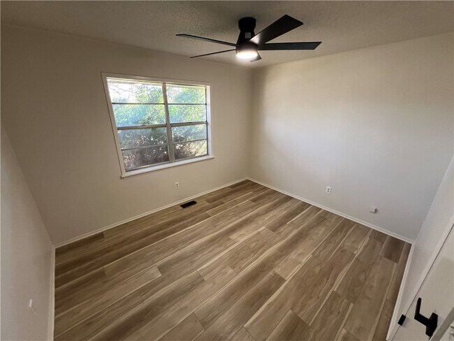 Building Photo - 2 Lancaster Dr