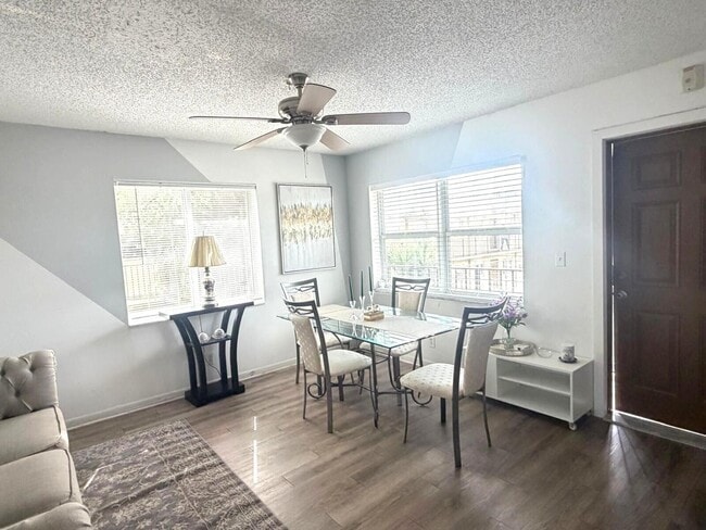 Building Photo - 406 Lakeside Dr