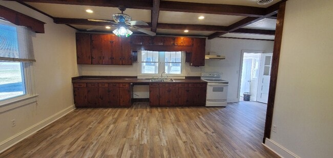 Building Photo - So Much Space