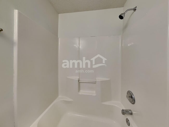 Building Photo - 1717 Beacon Valley Dr