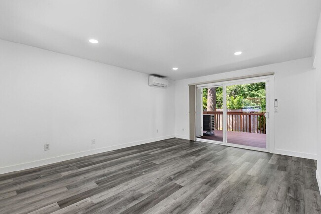 Building Photo - 2bd/1.75ba Redmond Condo