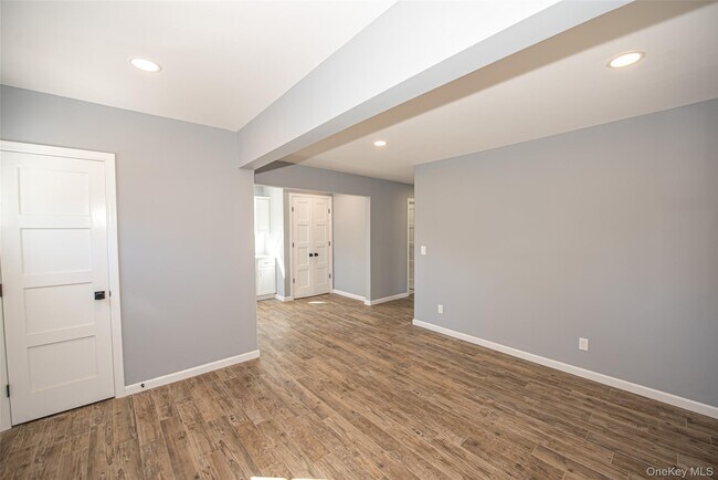 Building Photo - 76 Amity St